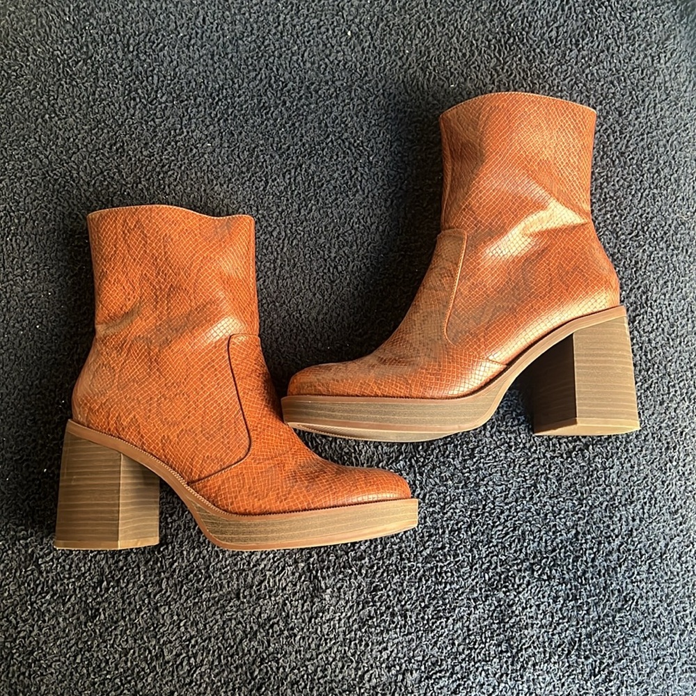Universal Thread Burnt Orange Platform Boots - Picture 3 of 4